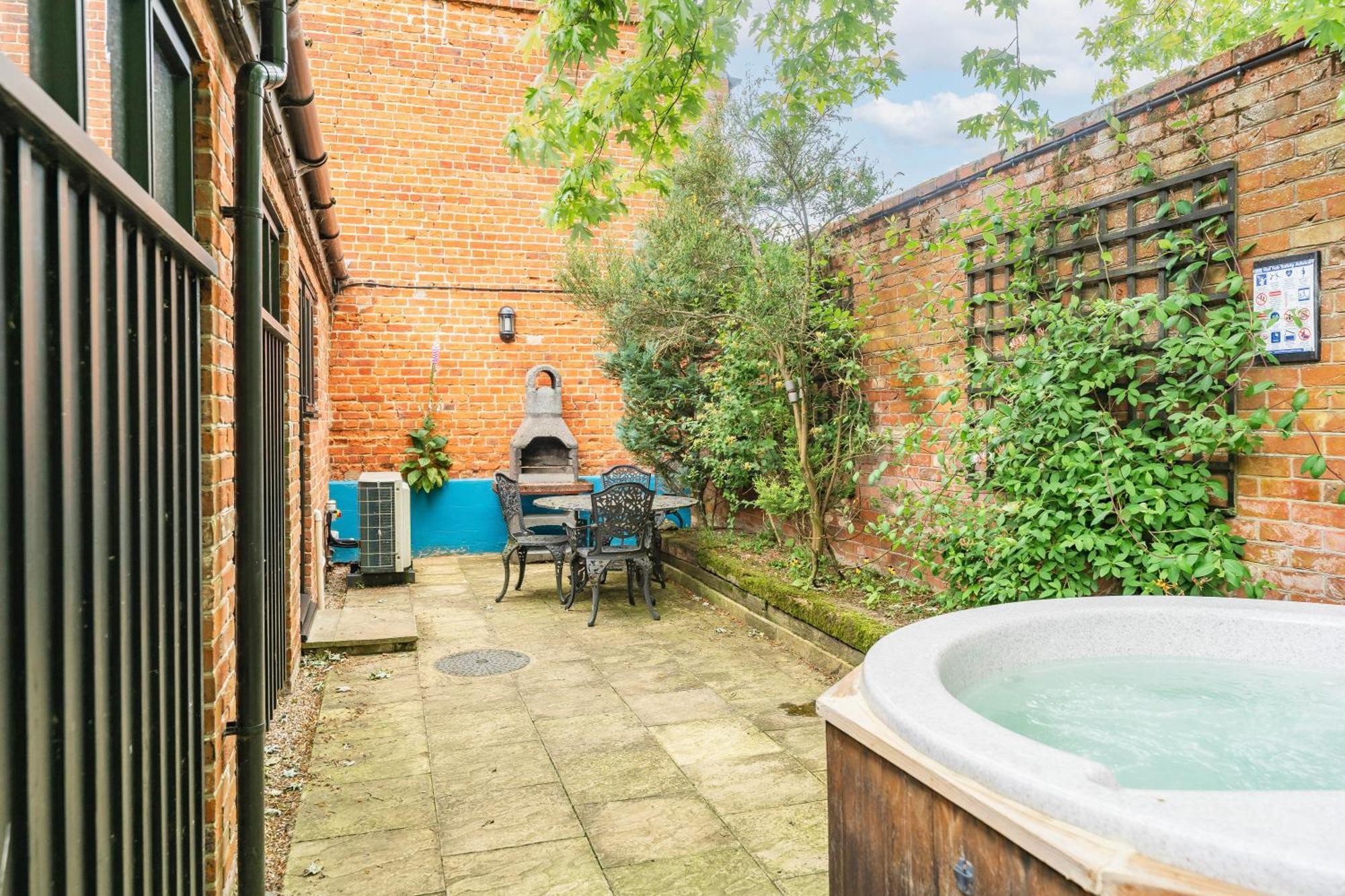 The Orangery - Bnb Suites Thurning  エクステリア 写真
